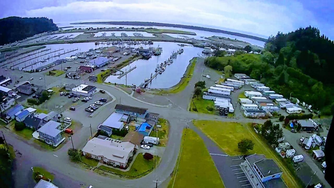 Winchester Bay Inn Рийдспорт Екстериор снимка