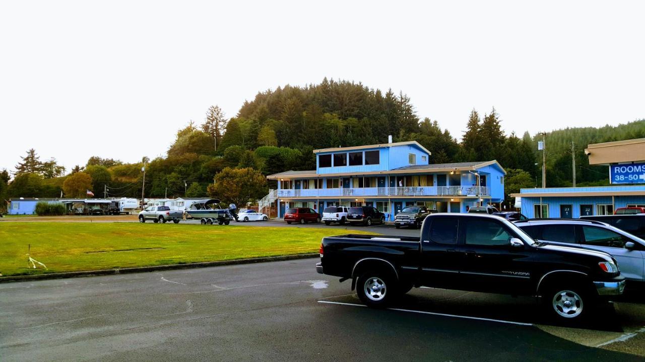 Winchester Bay Inn Рийдспорт Екстериор снимка