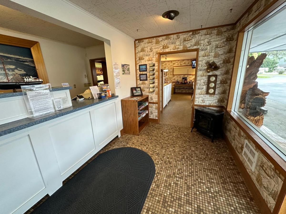 Winchester Bay Inn Рийдспорт Екстериор снимка